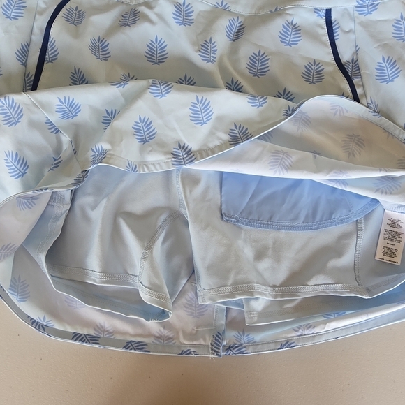 Vineyard Vines Women's Perfromance Blue Skort Size L. - Picture 5 of 6